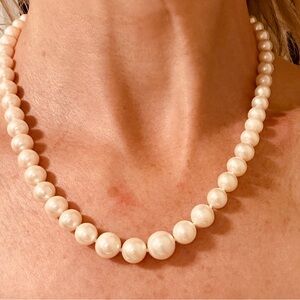 NWOT - graduated freshwater pearl necklace 16-18”